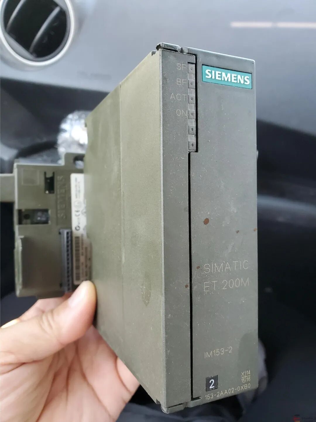 ניתוח סימנס ET200M: "יד שמאל של אלוהים" באוטומציה תעשייתית